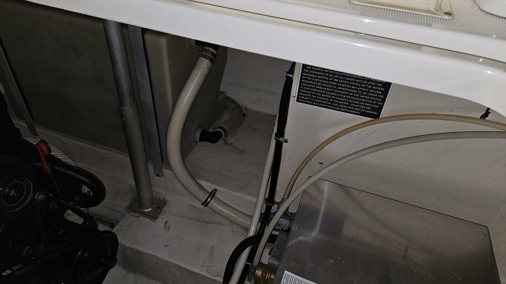 1998 Chris-Craft 320 Express Cruiser — photo 38