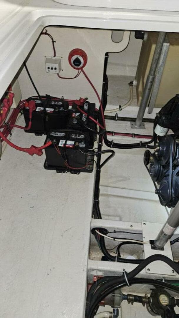 1998 Chris-Craft 320 Express Cruiser — photo 33