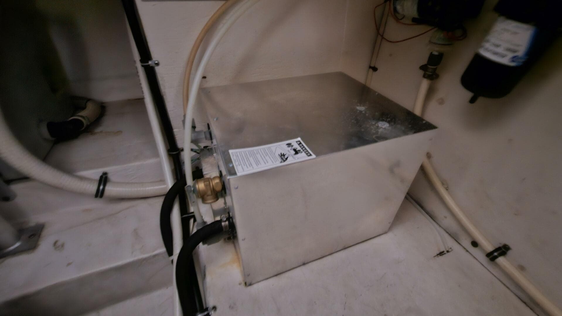 1998 Chris-Craft 320 Express Cruiser — photo 35