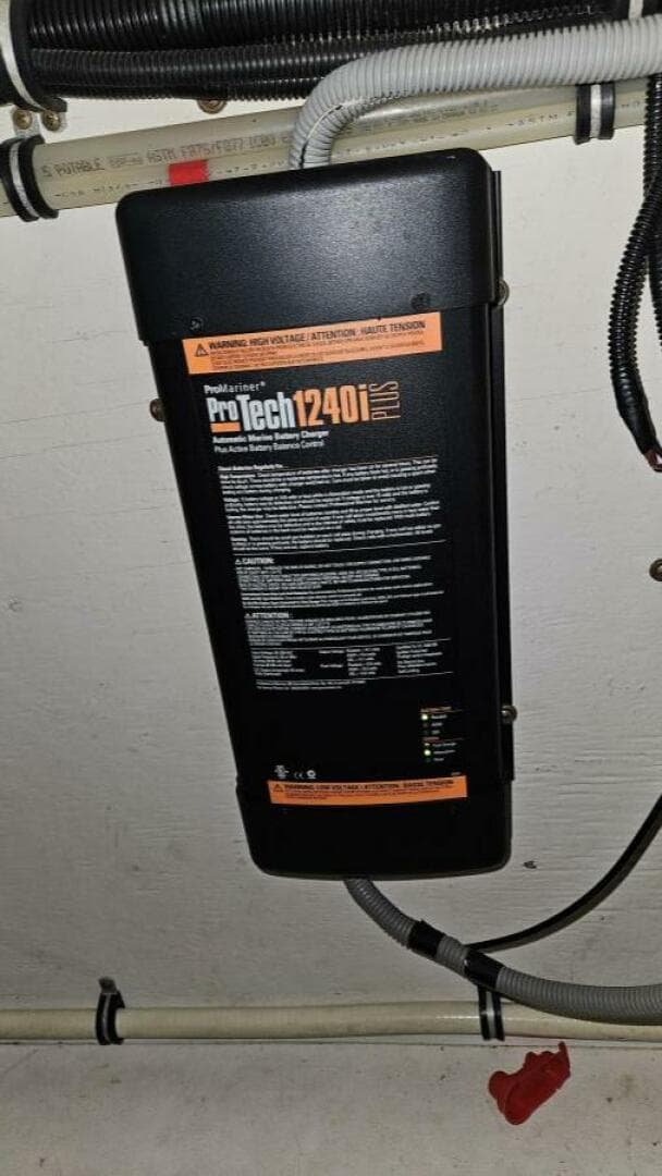 1998 Chris-Craft 320 Express Cruiser — photo 37