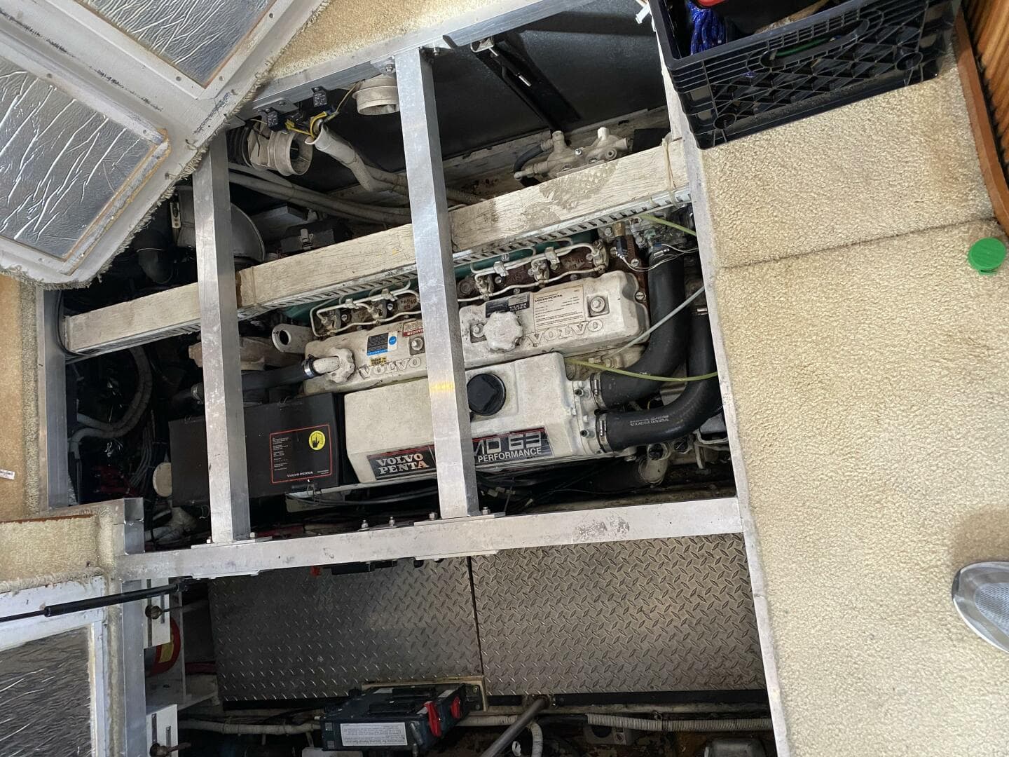 2002 Carver 444 Cockpit — photo 25