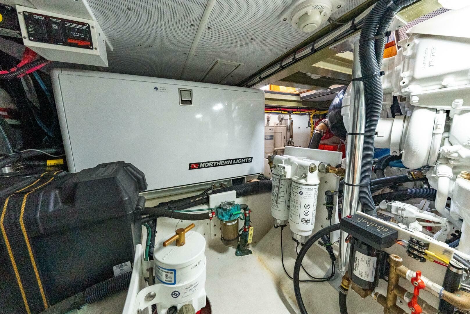 2019 Lowell Flybridge — photo 25