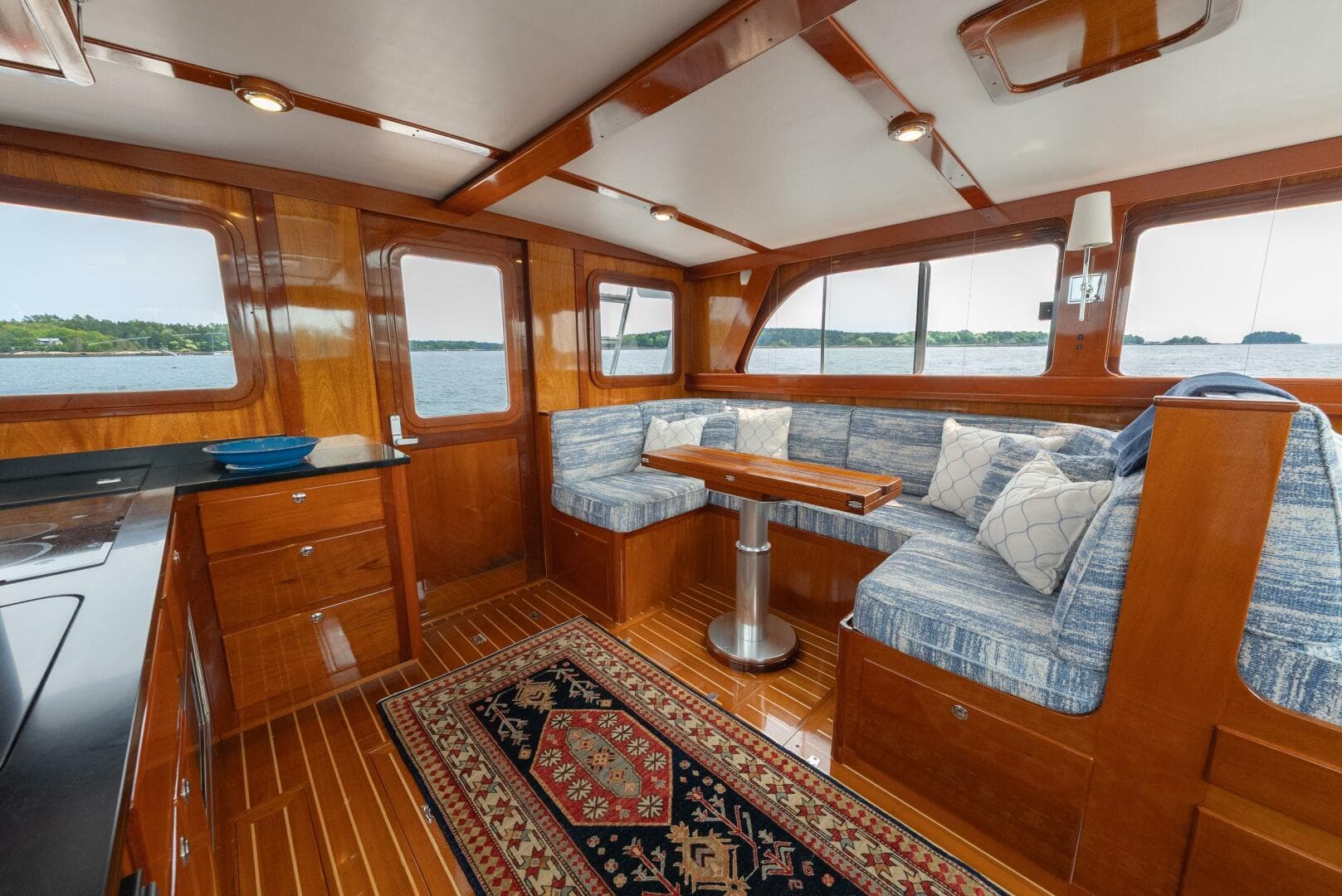 2019 Lowell Flybridge — photo 3