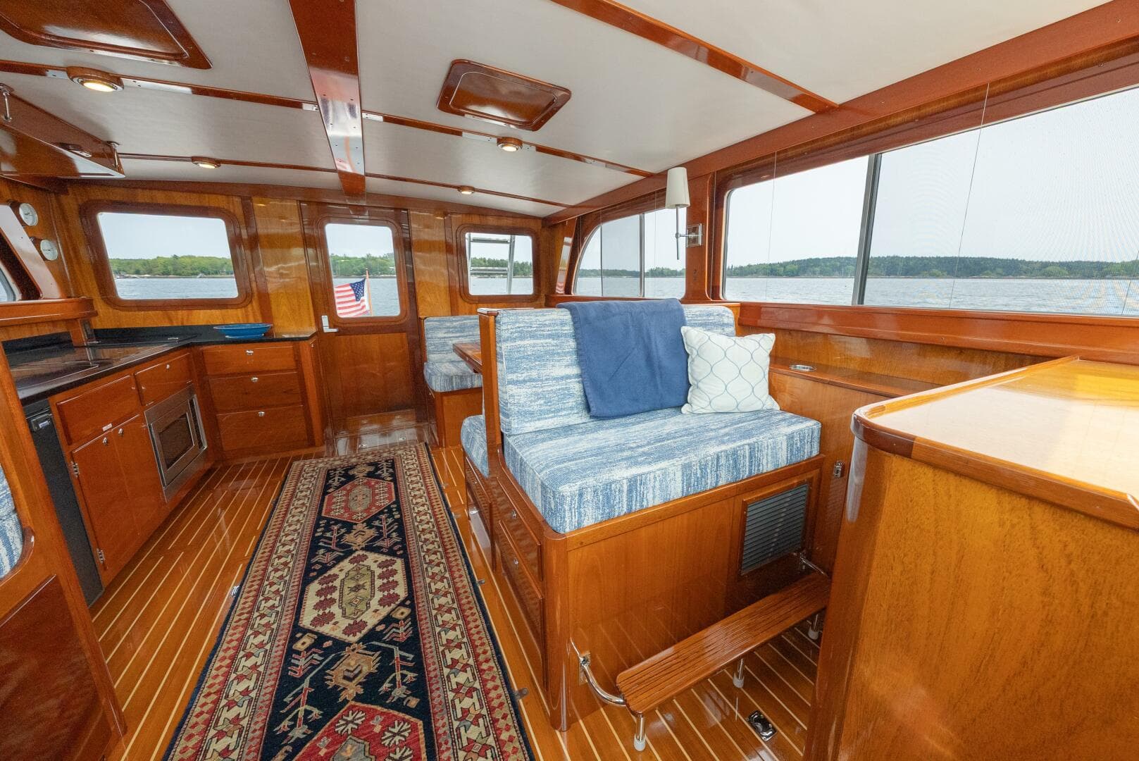 2019 Lowell Flybridge — photo 7