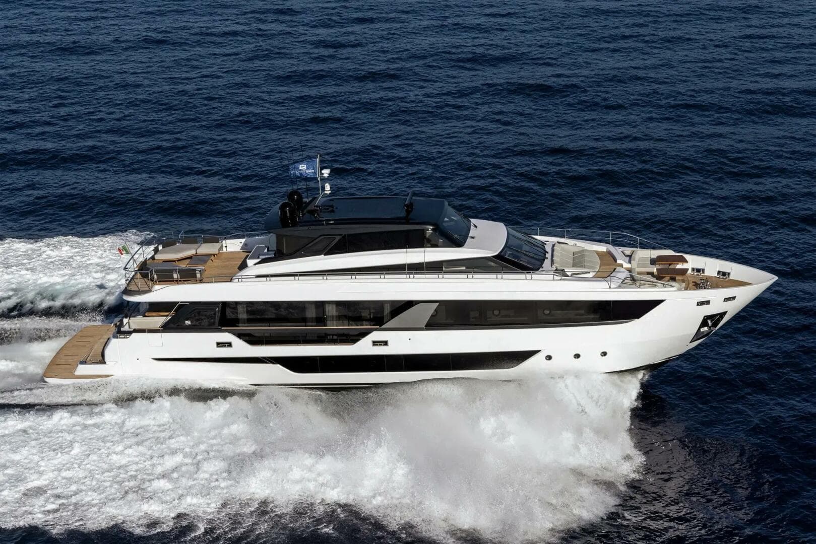 2022 Ferretti Yachts Skydeck — photo 5