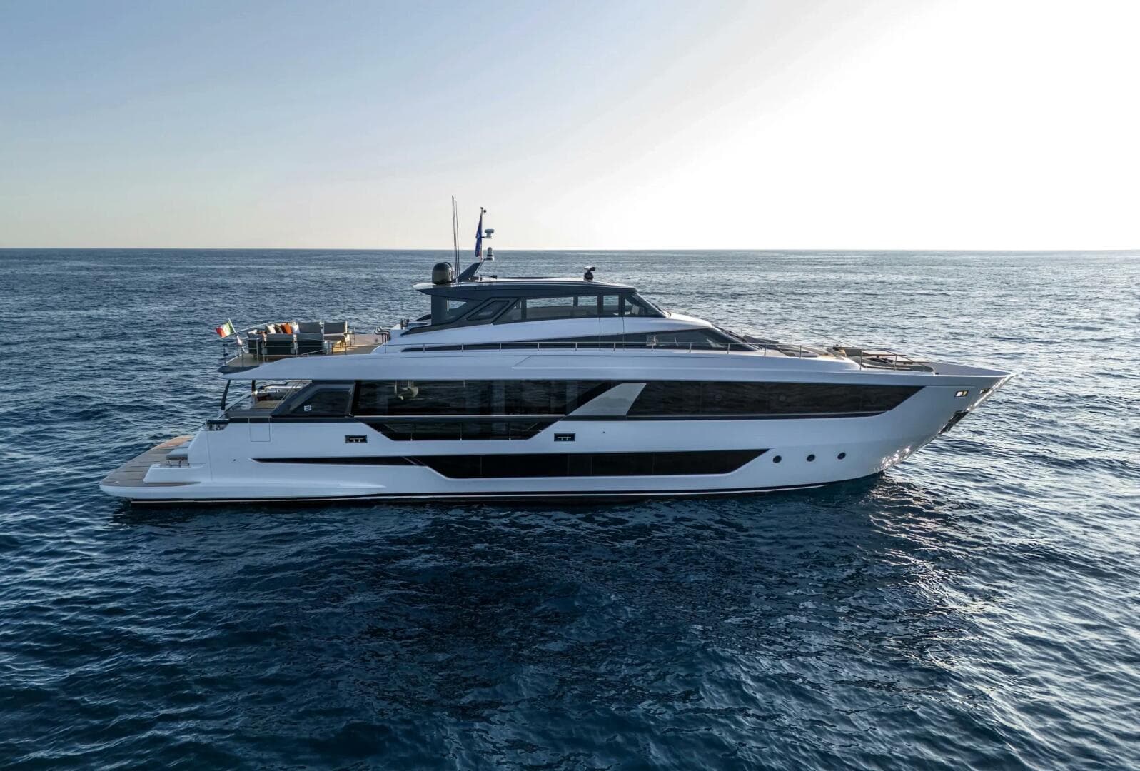 2022 Ferretti Yachts Skydeck — photo 7