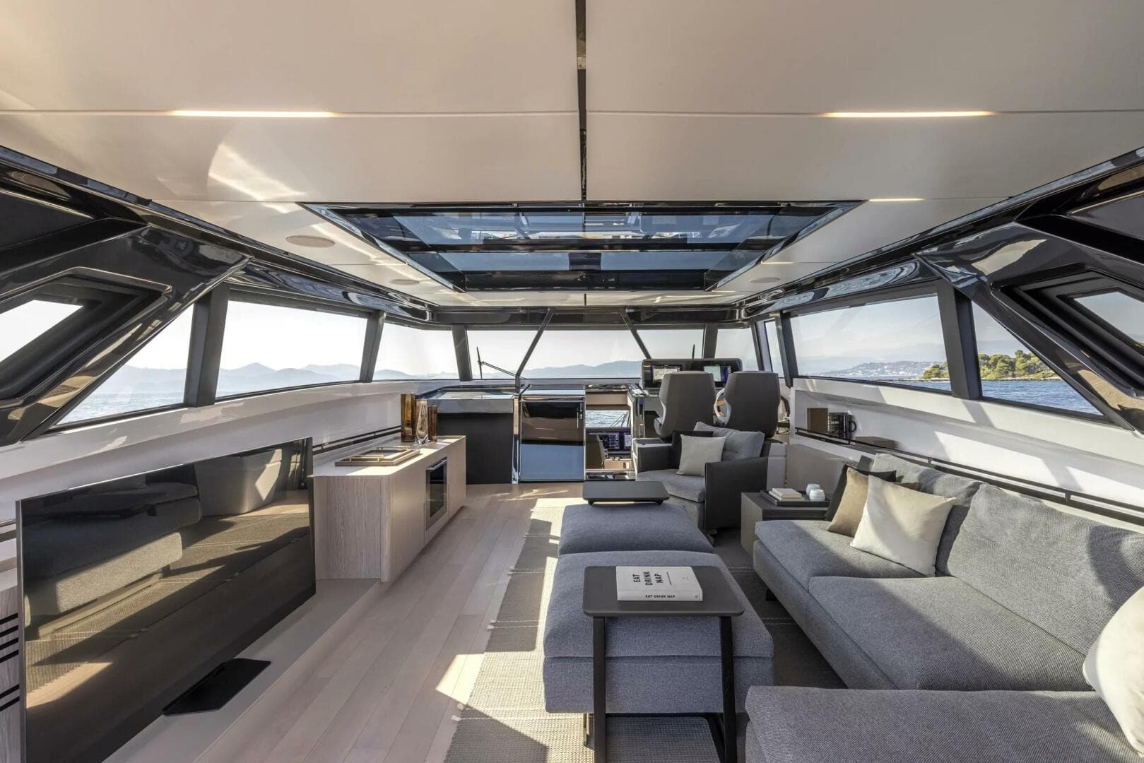 2022 Ferretti Yachts Skydeck — photo 6