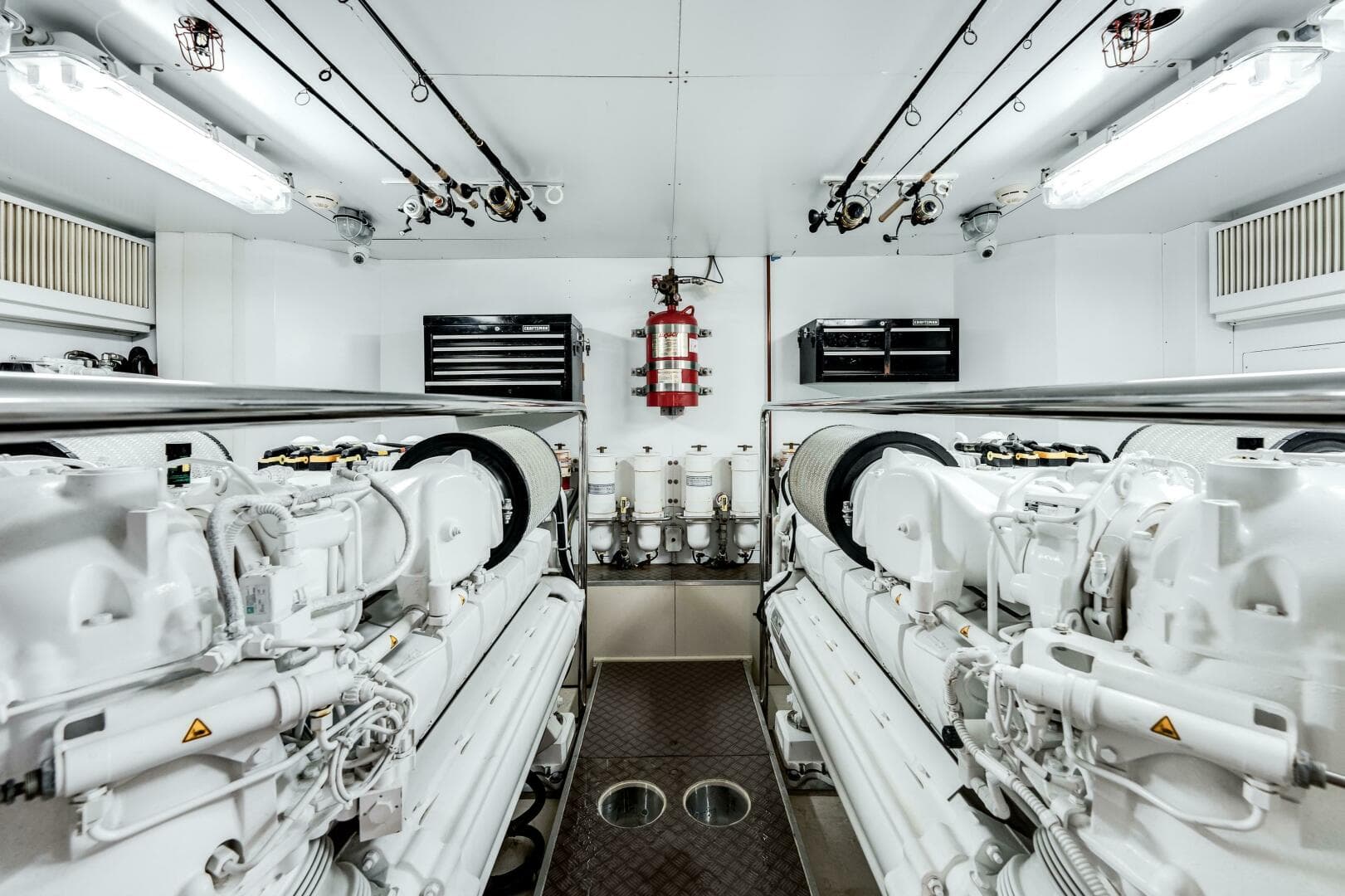 2014 Ferretti Yachts 870 — photo 30