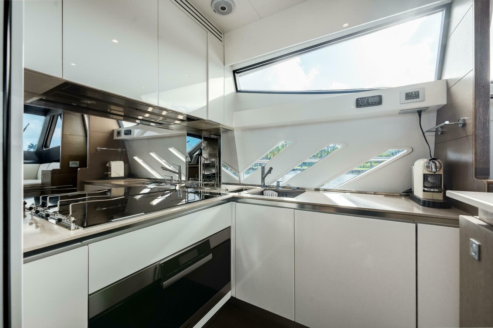 2014 Ferretti Yachts 870 — photo 18