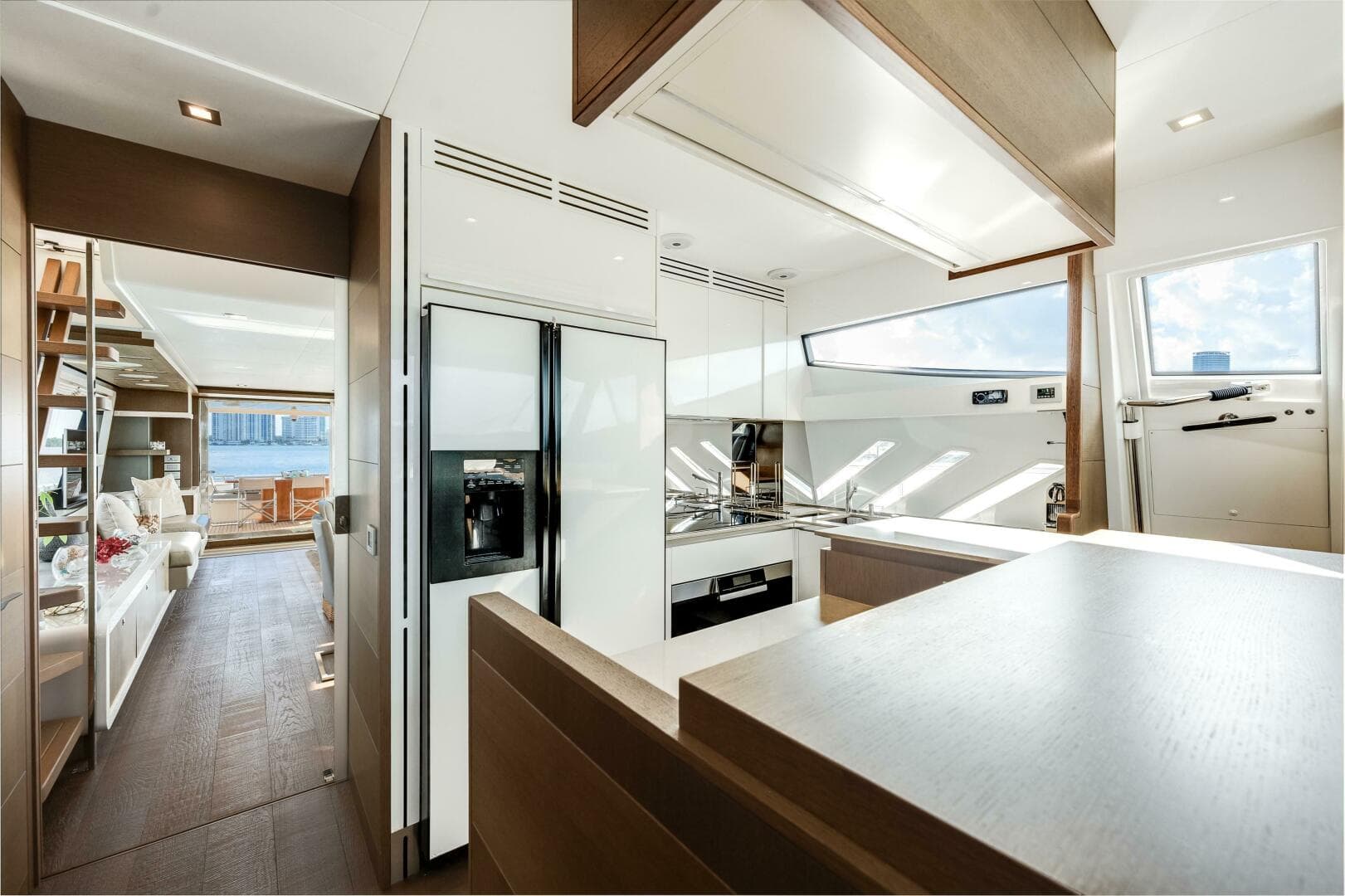 2014 Ferretti Yachts 870 — photo 27