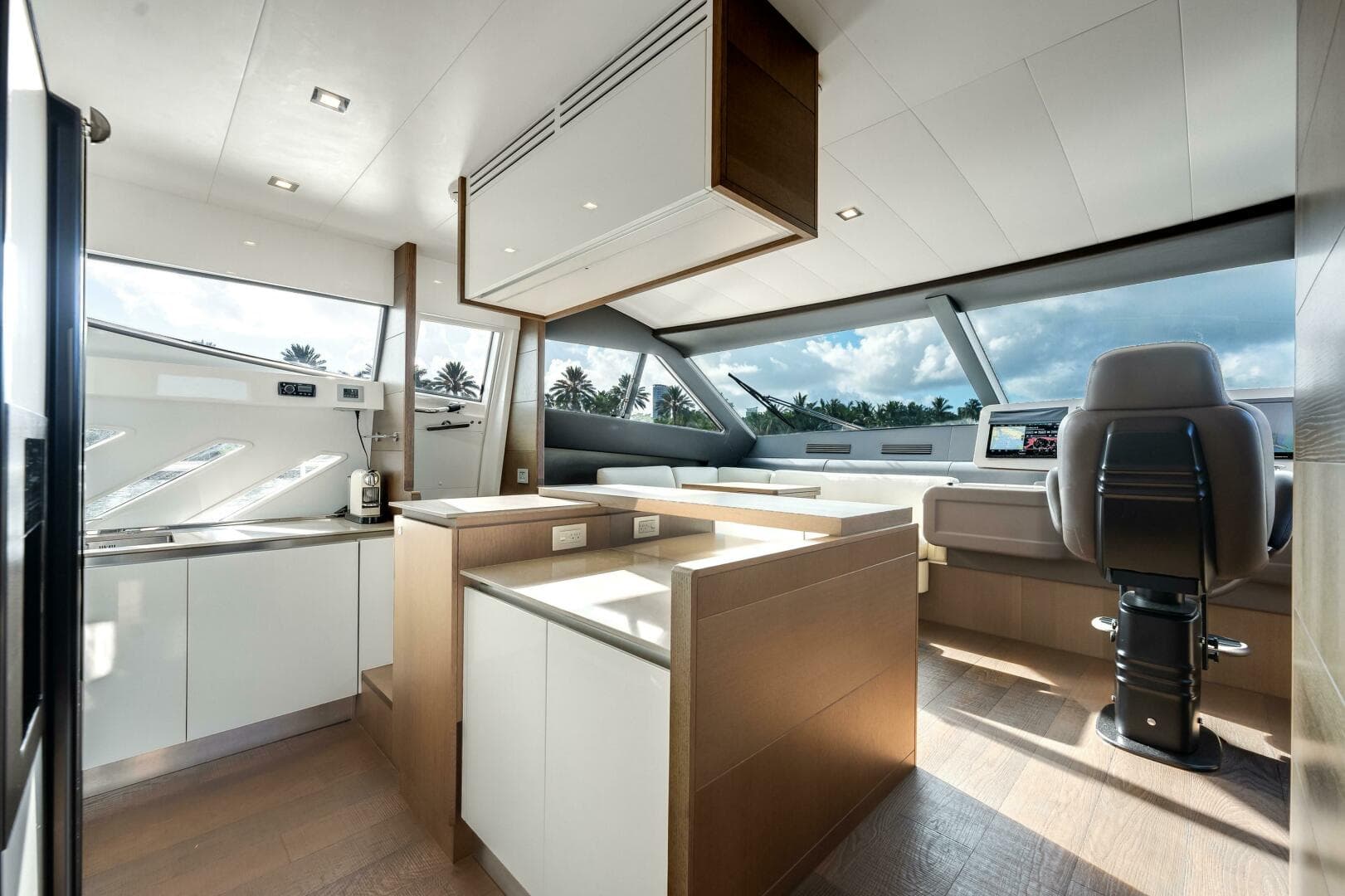 2014 Ferretti Yachts 870 — photo 17