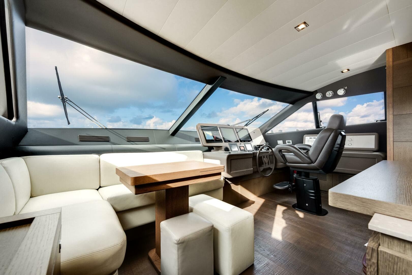 2014 Ferretti Yachts 870 — photo 22