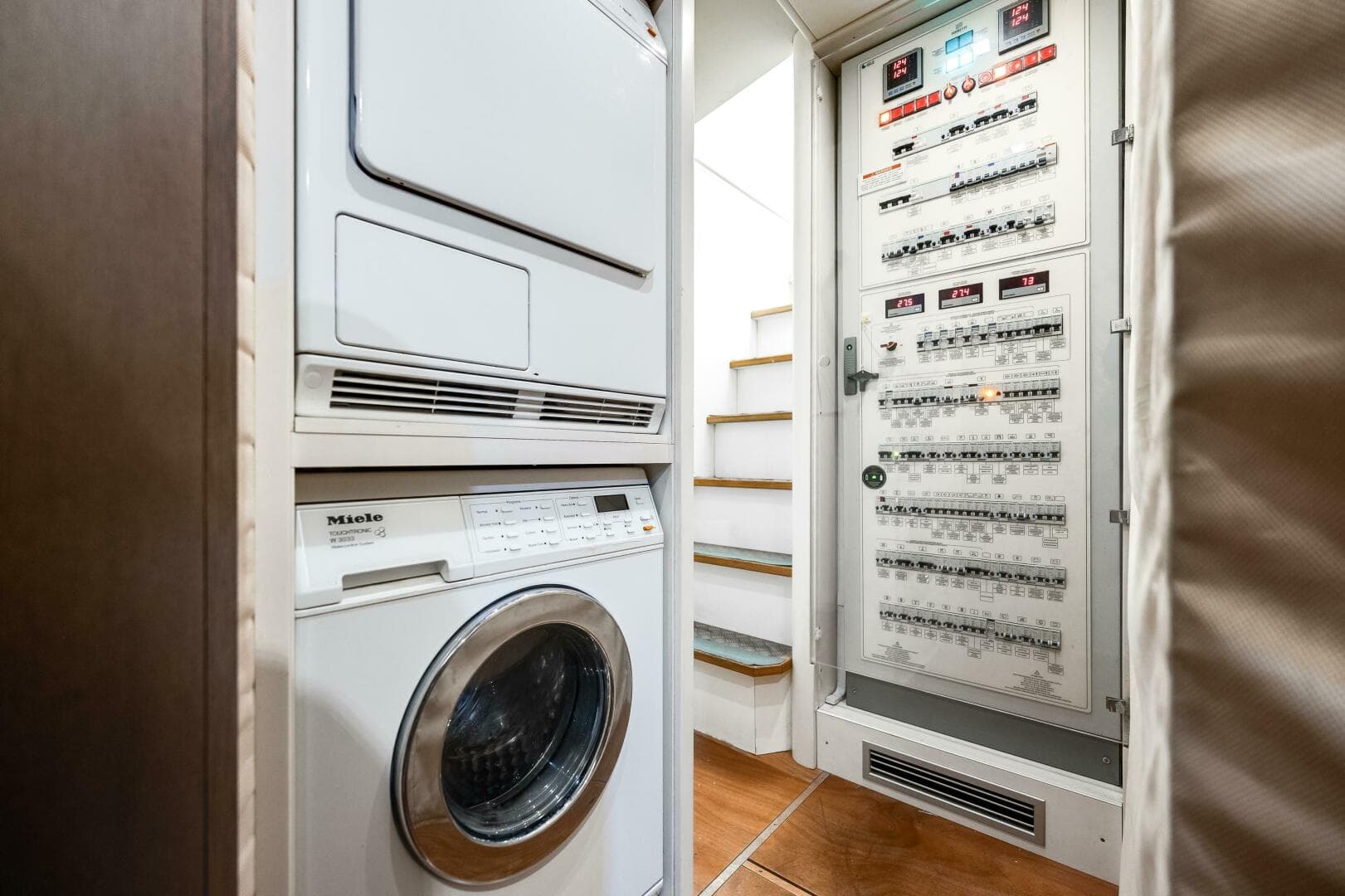 2014 Ferretti Yachts 870 — photo 33