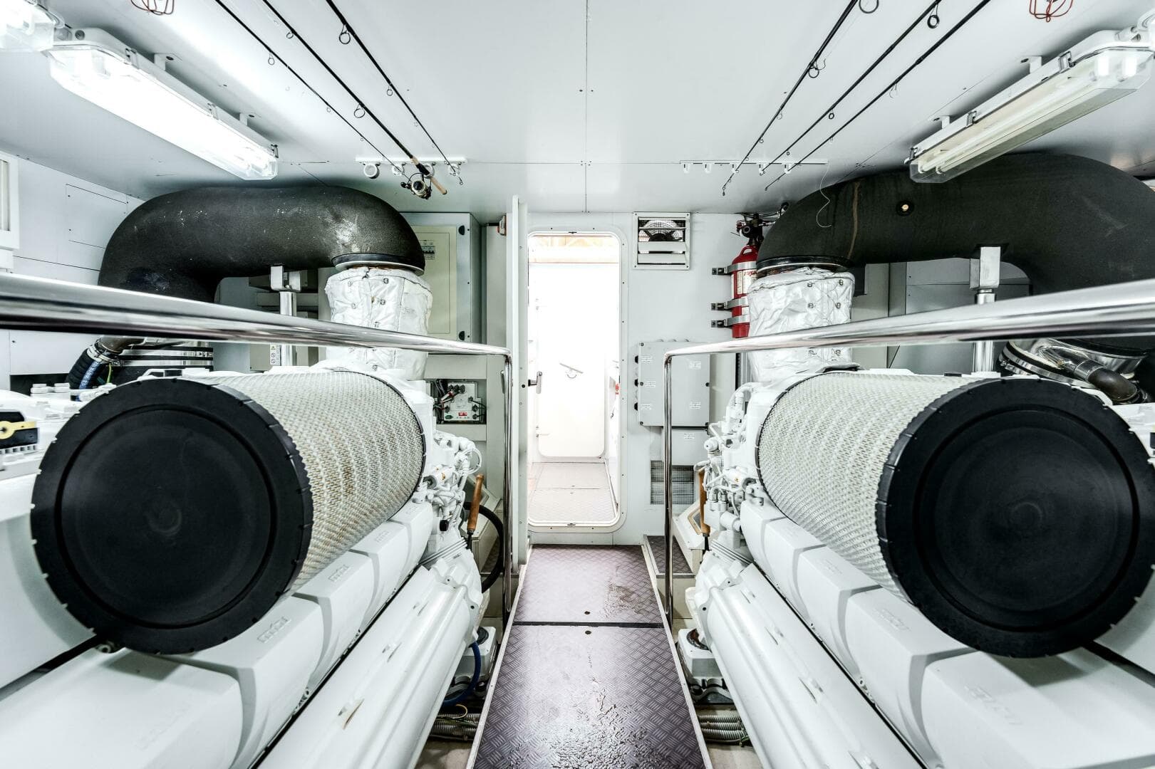 2014 Ferretti Yachts 870 — photo 5