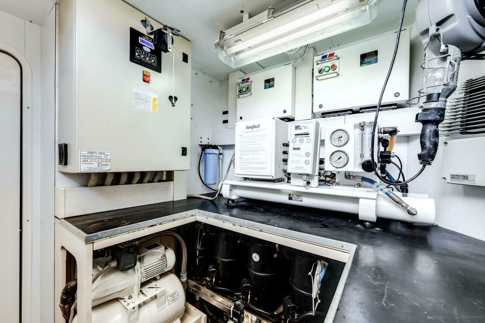 2014 Ferretti Yachts 870 — photo 29