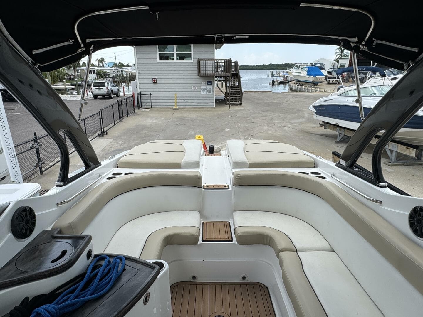 2017 Rinker 29 Qx — photo 22
