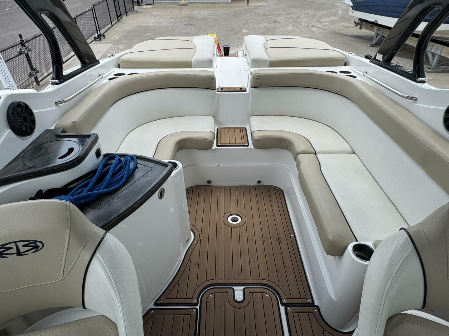 2017 Rinker 29 Qx — photo 23