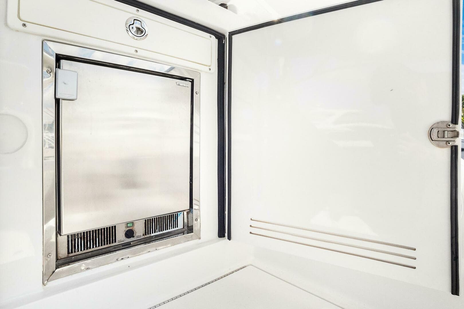 2016 Hatteras GT 63 — photo 21