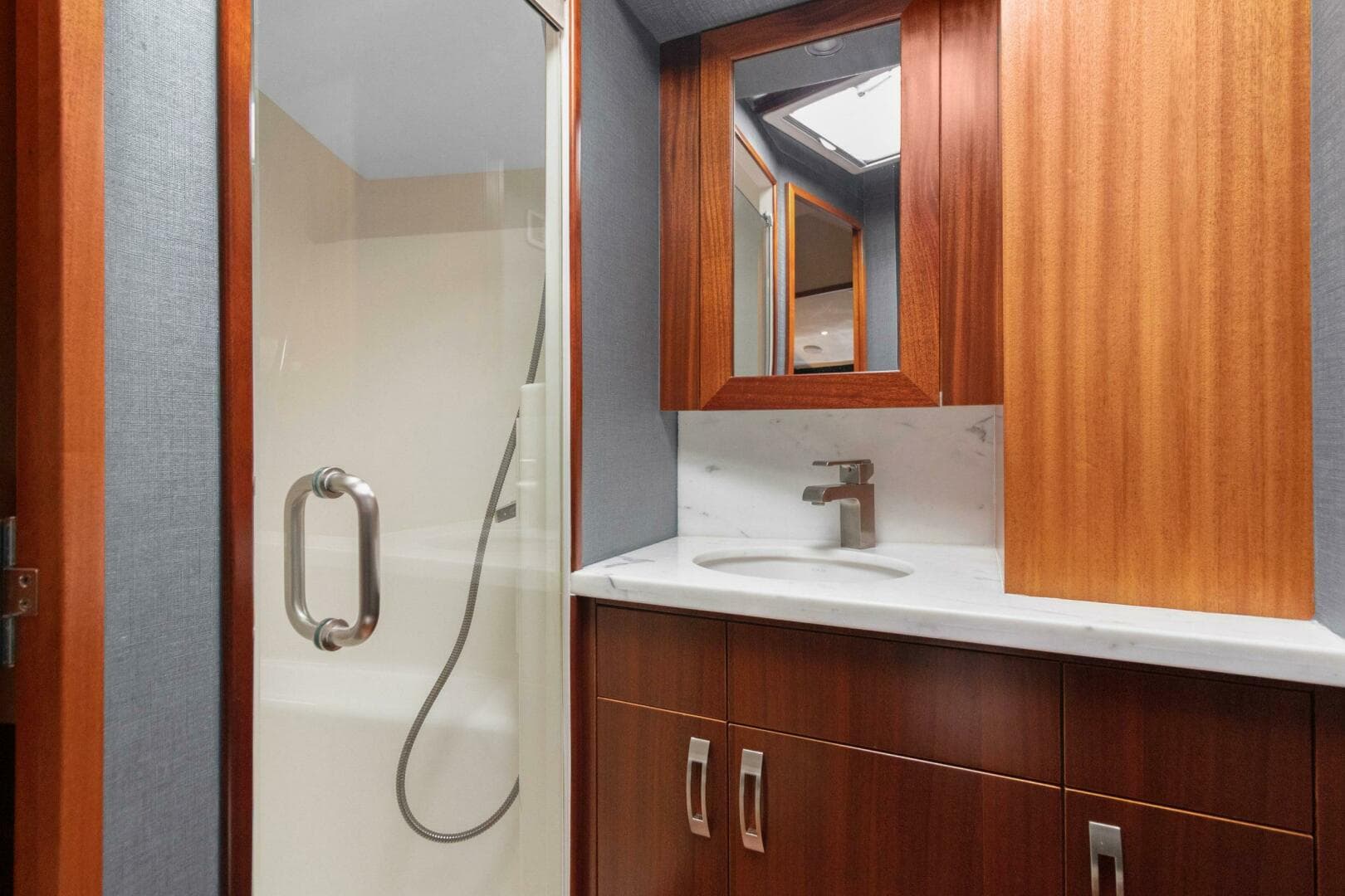 2016 Hatteras GT 63 — photo 50