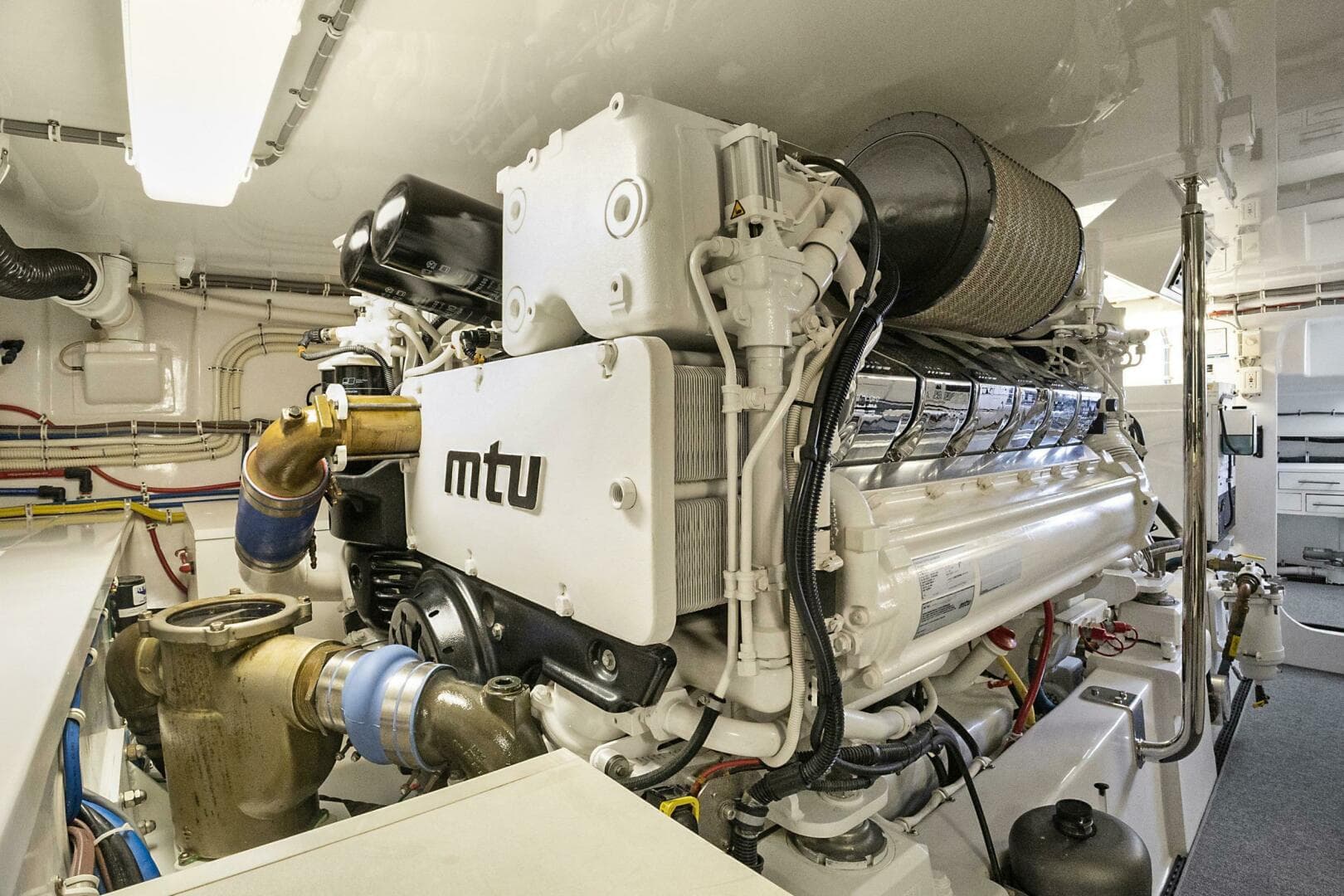 2016 Hatteras GT 63 — photo 82