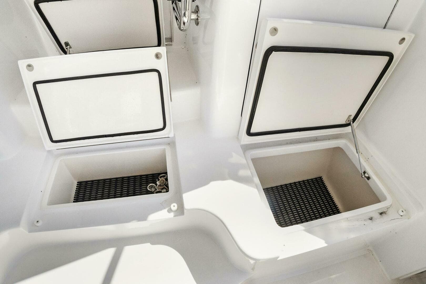 2016 Hatteras GT 63 — photo 17