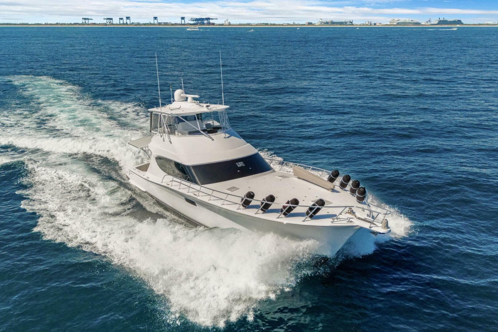 2016 Hatteras GT 63 — photo 7