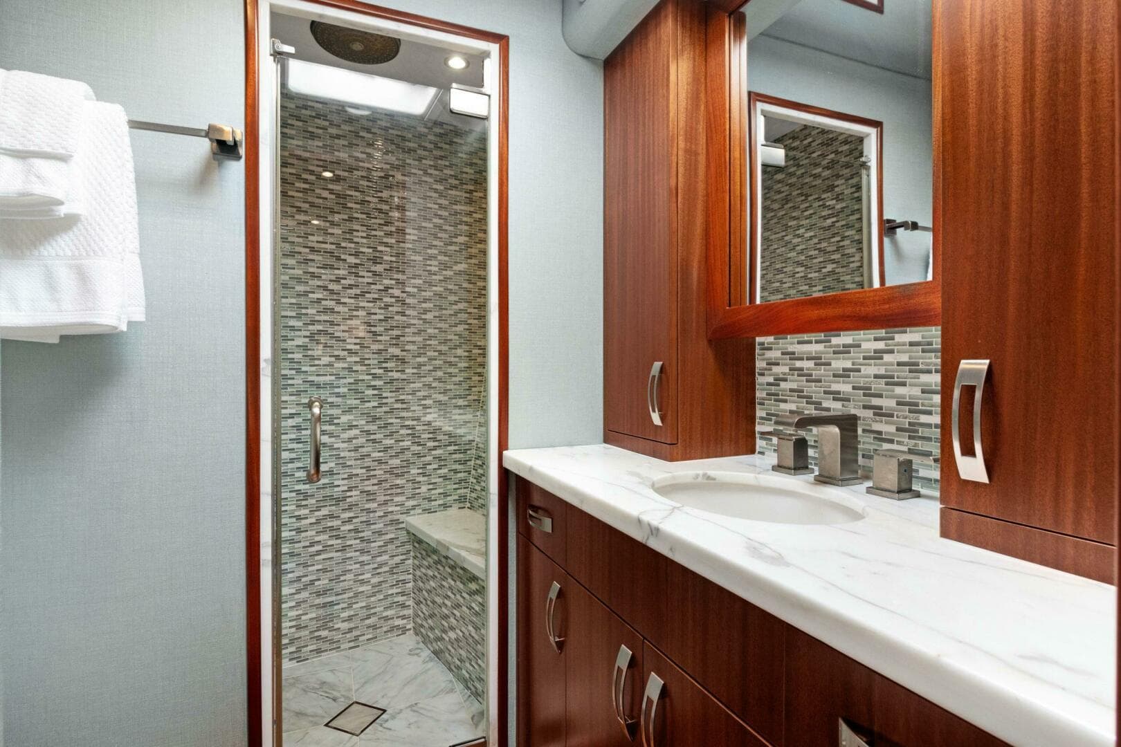 2016 Hatteras GT 63 — photo 57