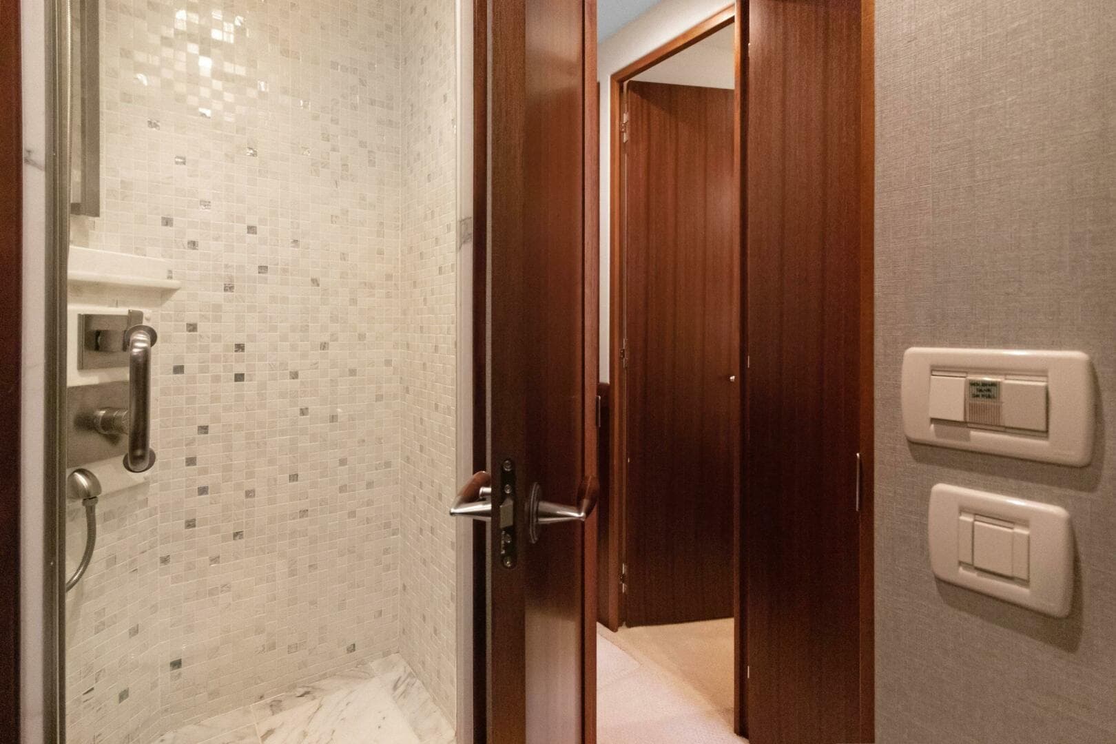 2016 Hatteras GT 63 — photo 45