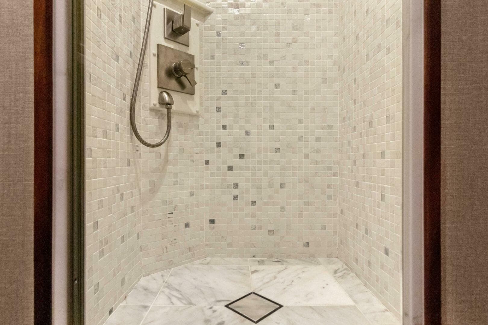 2016 Hatteras GT 63 — photo 46