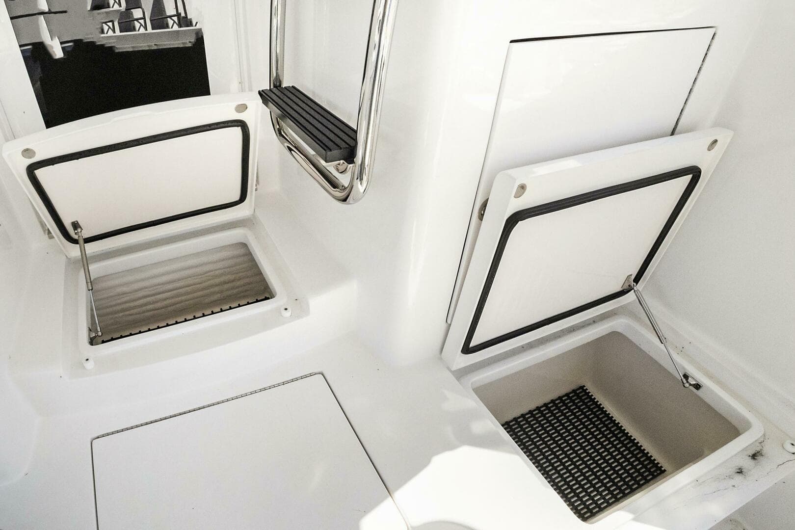 2016 Hatteras GT 63 — photo 18