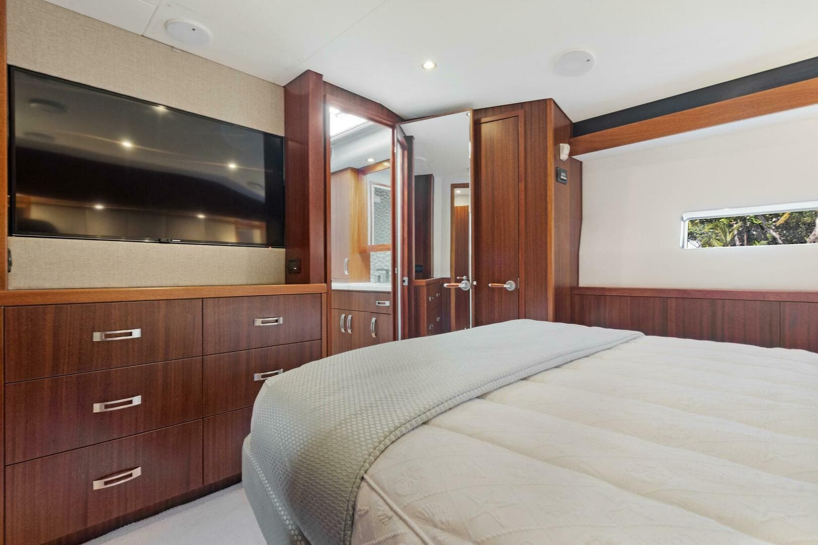 2016 Hatteras GT 63 — photo 56