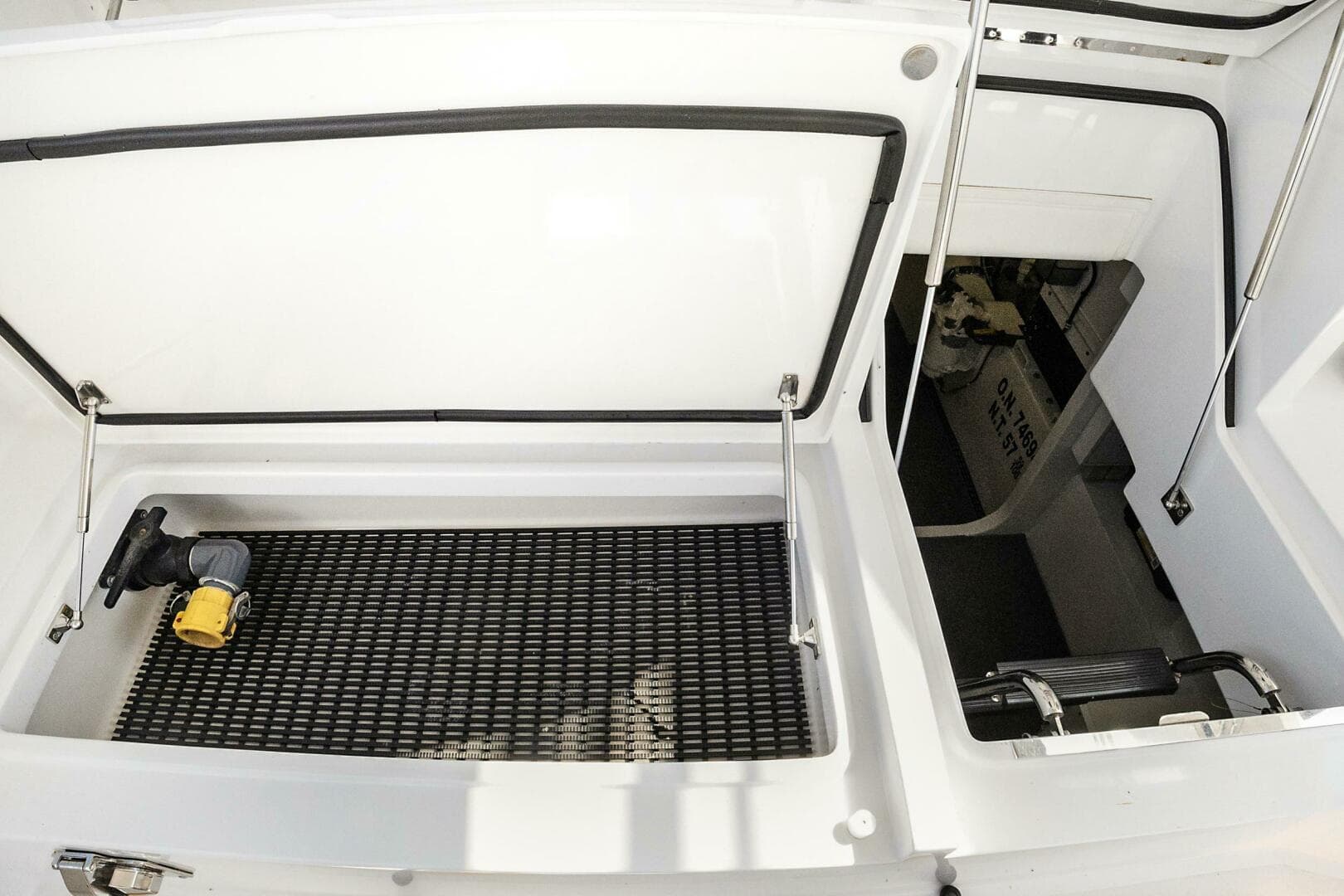 2016 Hatteras GT 63 — photo 16