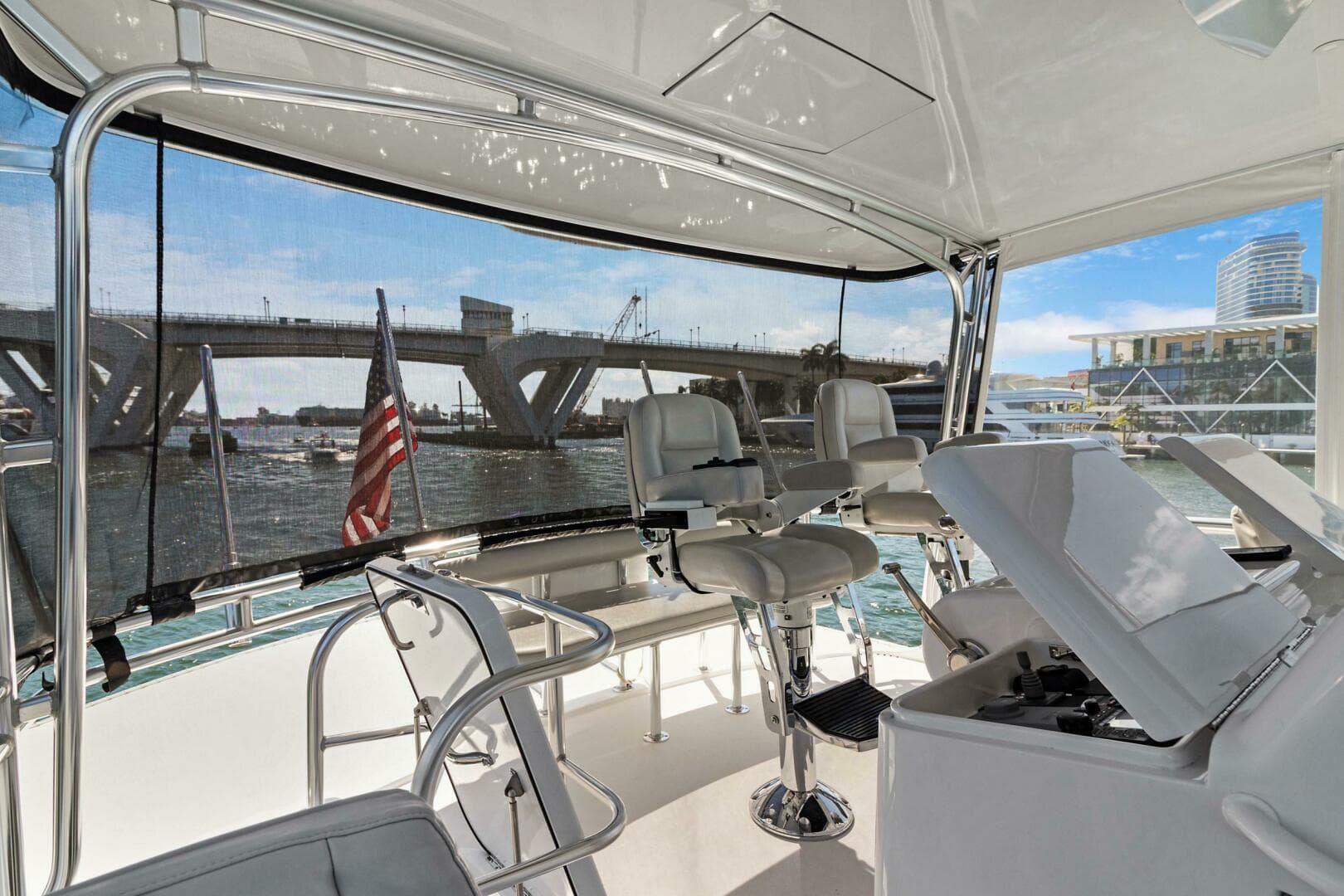 2016 Hatteras GT 63 — photo 25