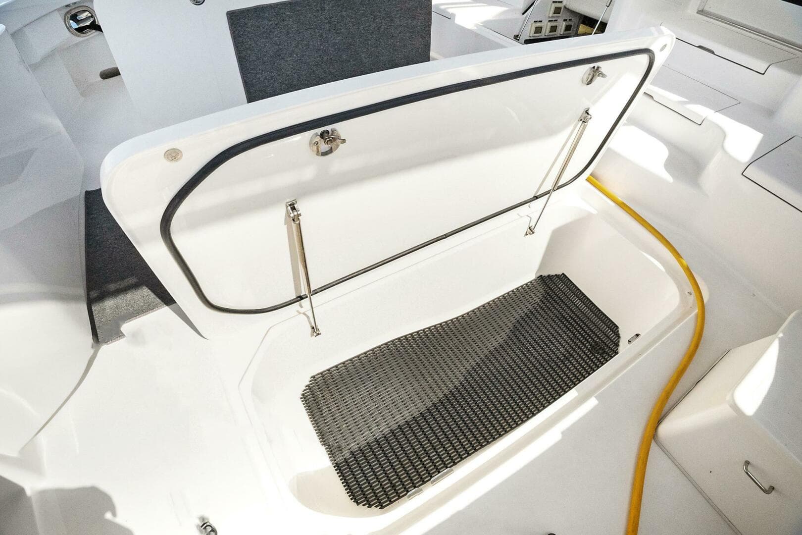 2016 Hatteras GT 63 — photo 20