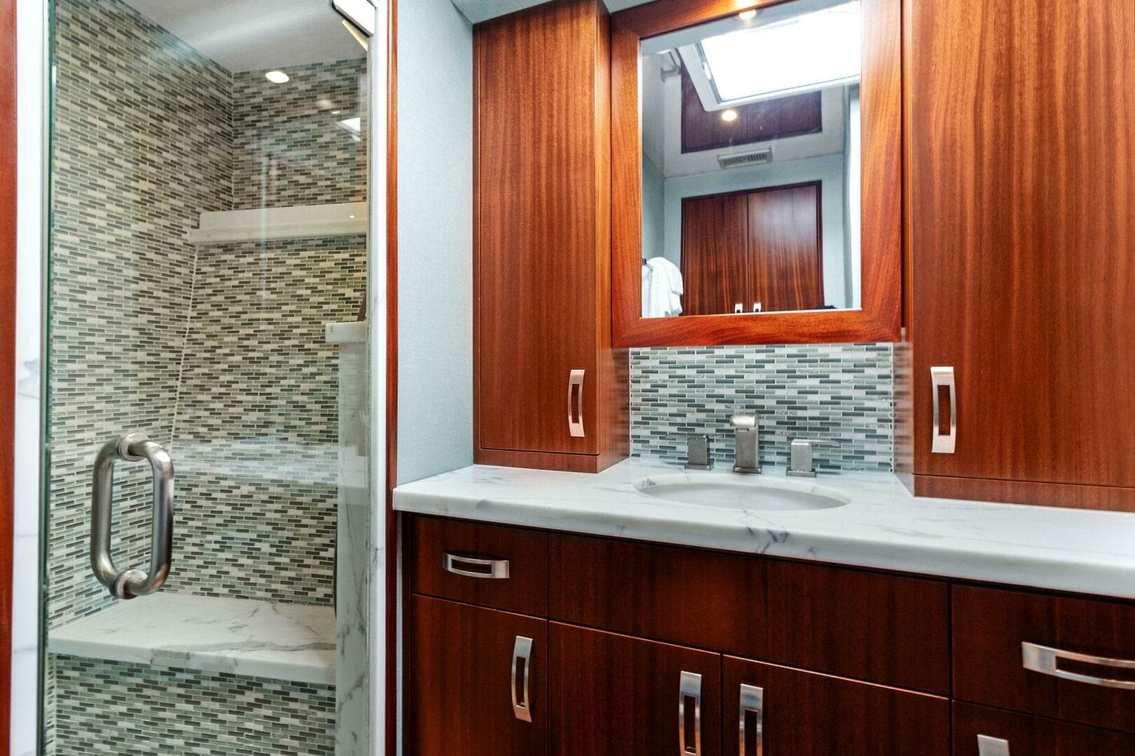 2016 Hatteras GT 63 — photo 59