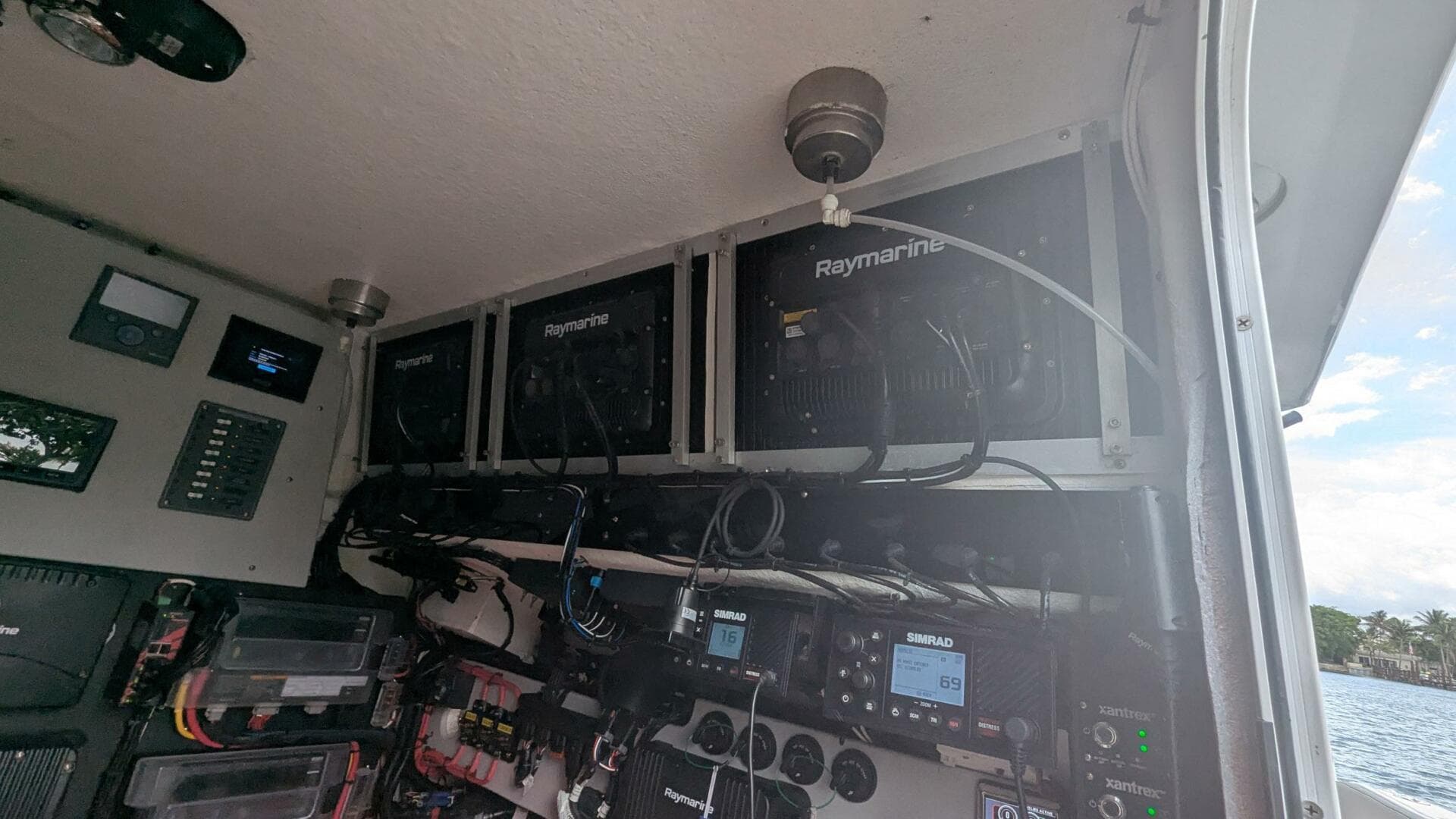 2021 Vela Boatworks 368 Center Console — photo 13