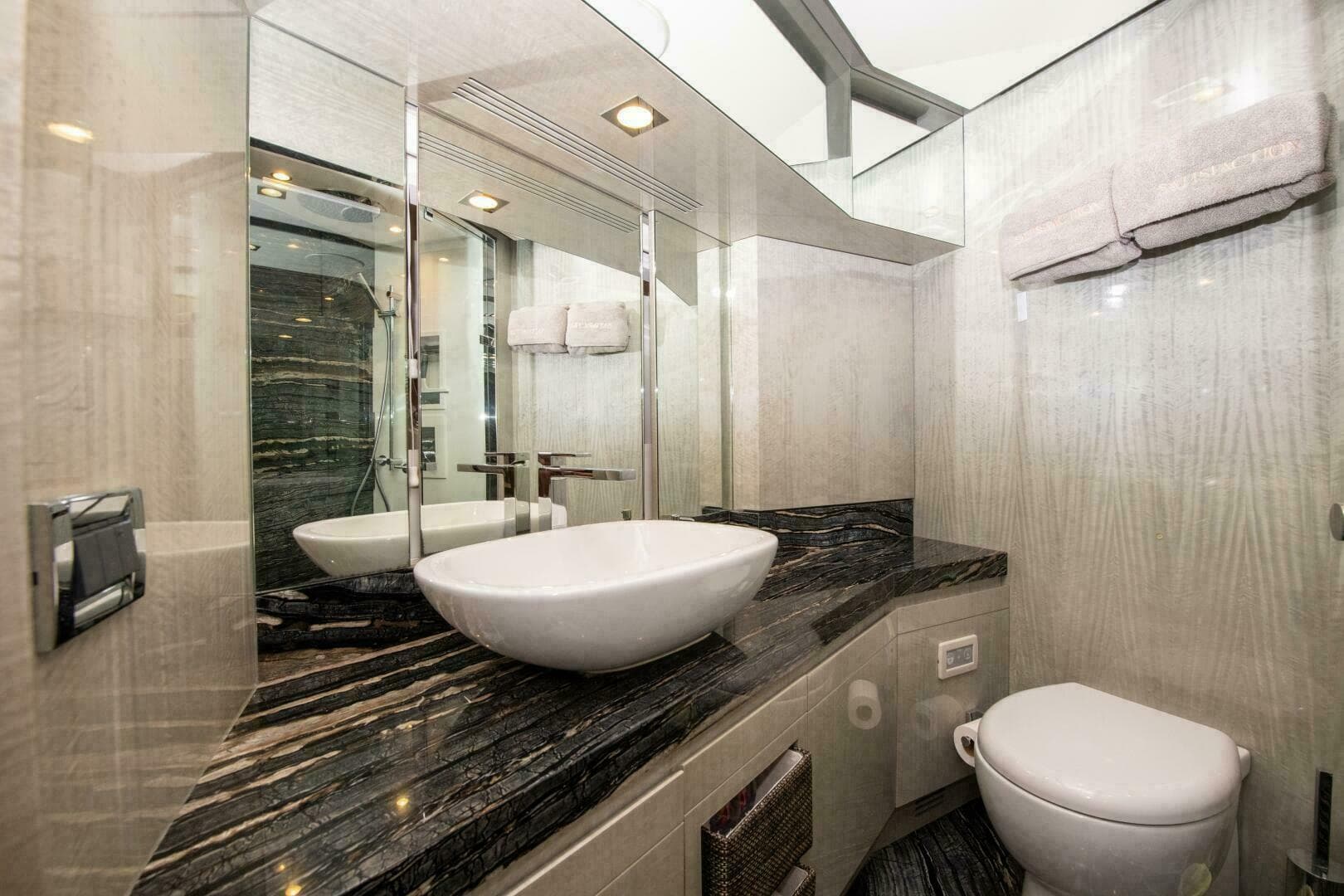 2017 Azimut Flybridge — photo 19