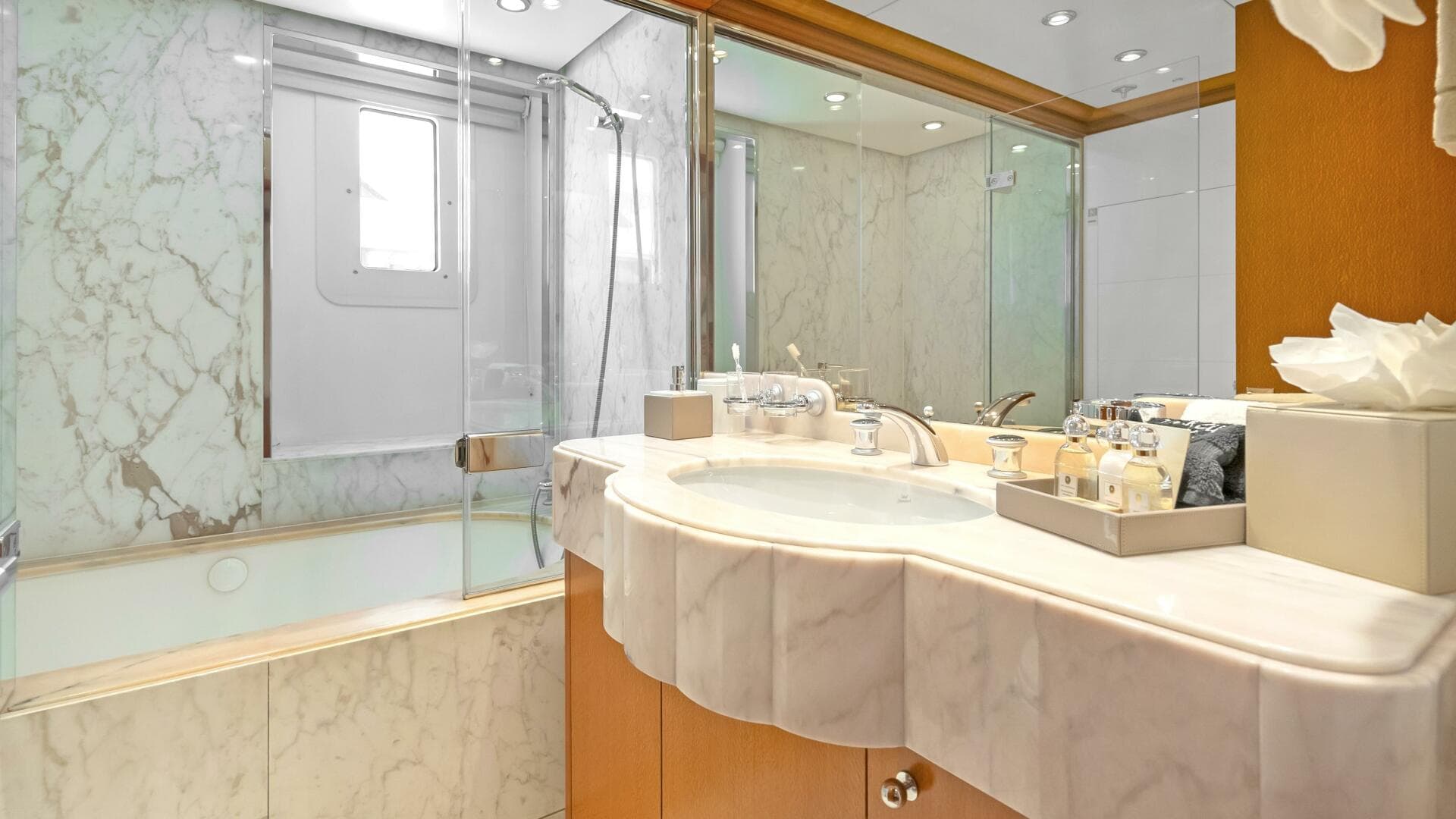 2003 Royal Denship Motor Yacht — photo 27