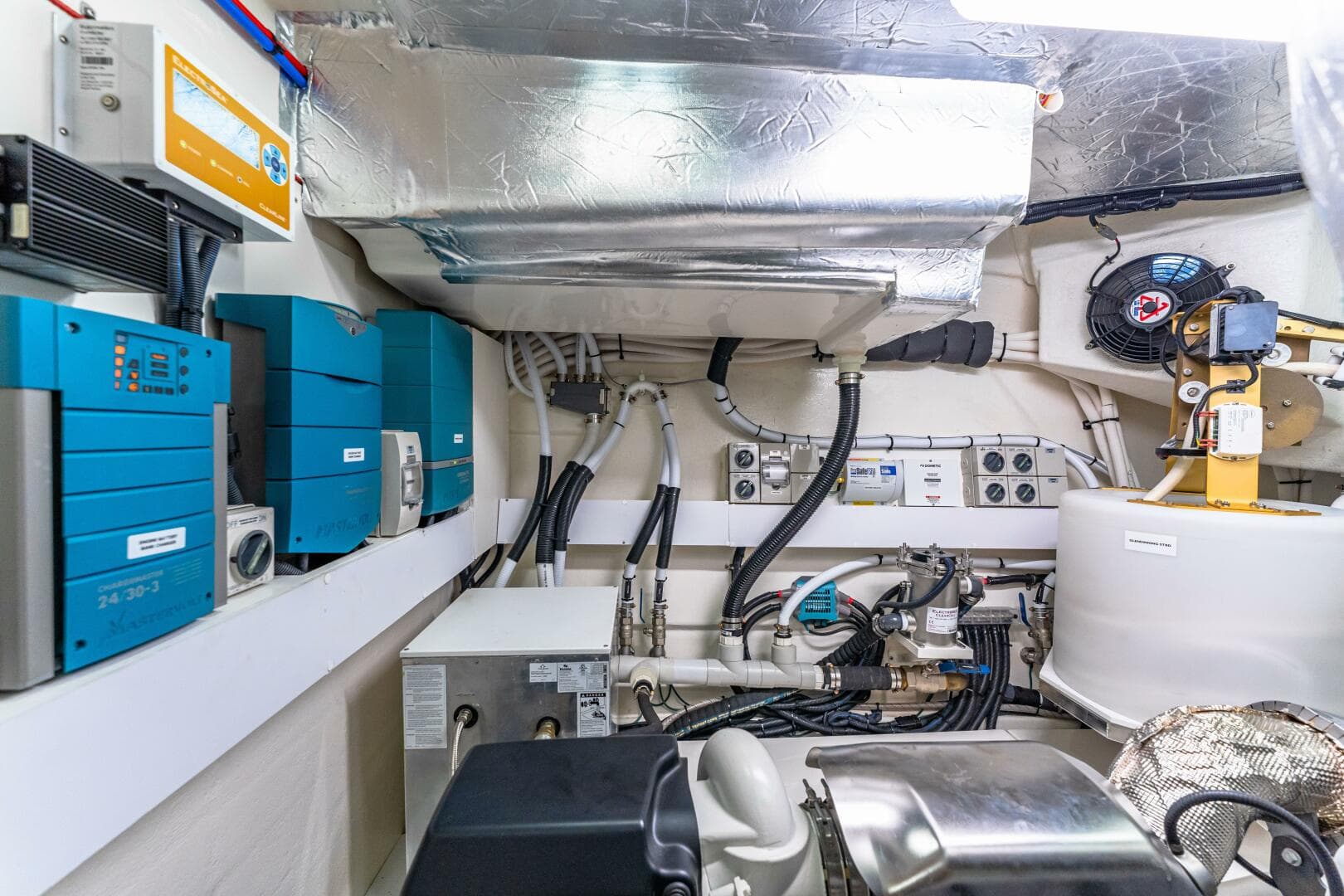 2022 Riviera 6000 Sport Yacht Platinum Edition — photo 43