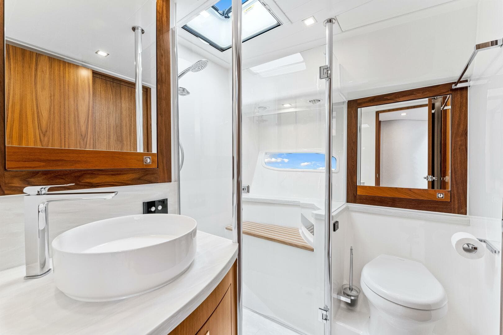 2022 Riviera 6000 Sport Yacht Platinum Edition — photo 34