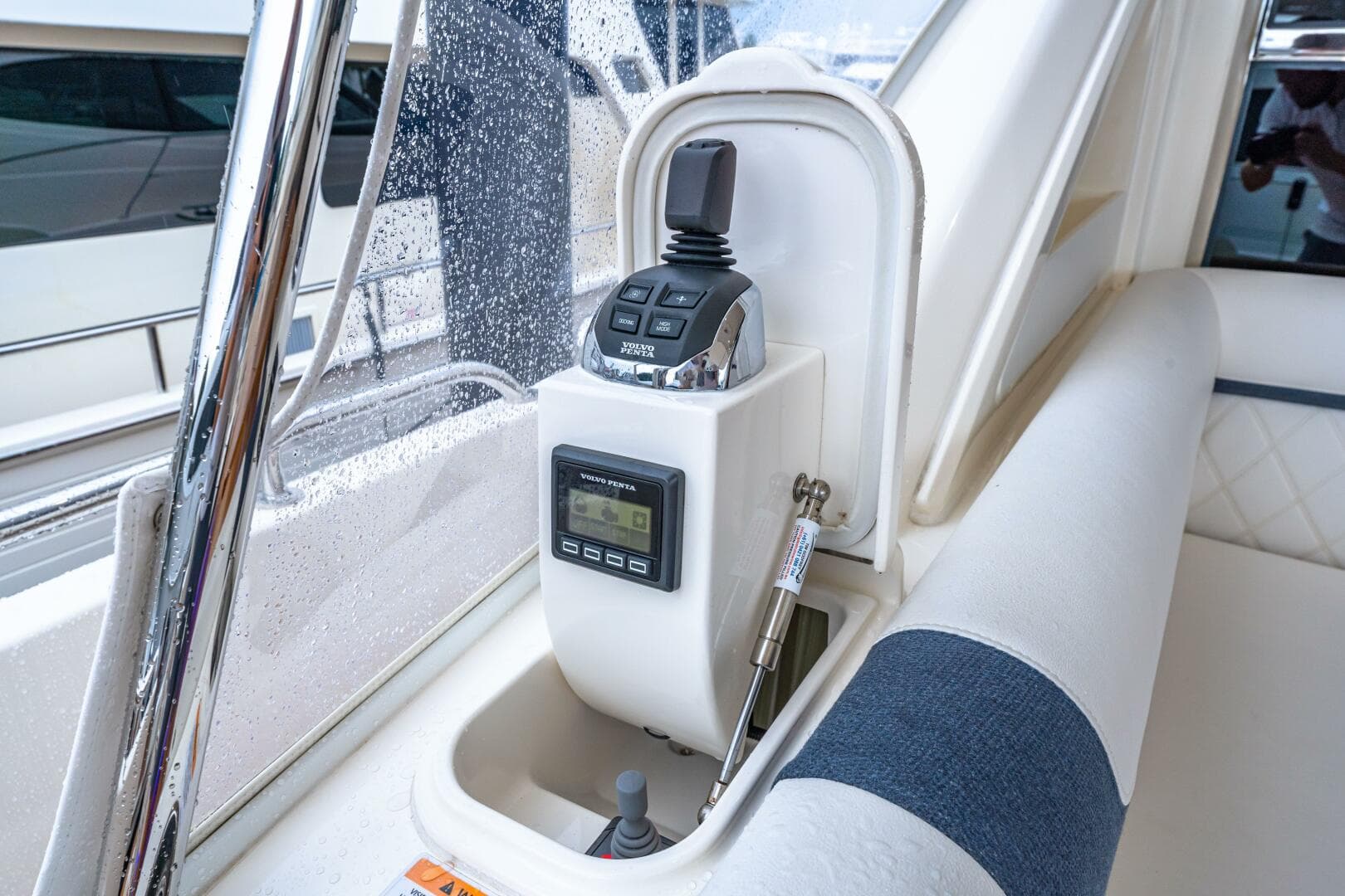 2022 Riviera 6000 Sport Yacht Platinum Edition — photo 44