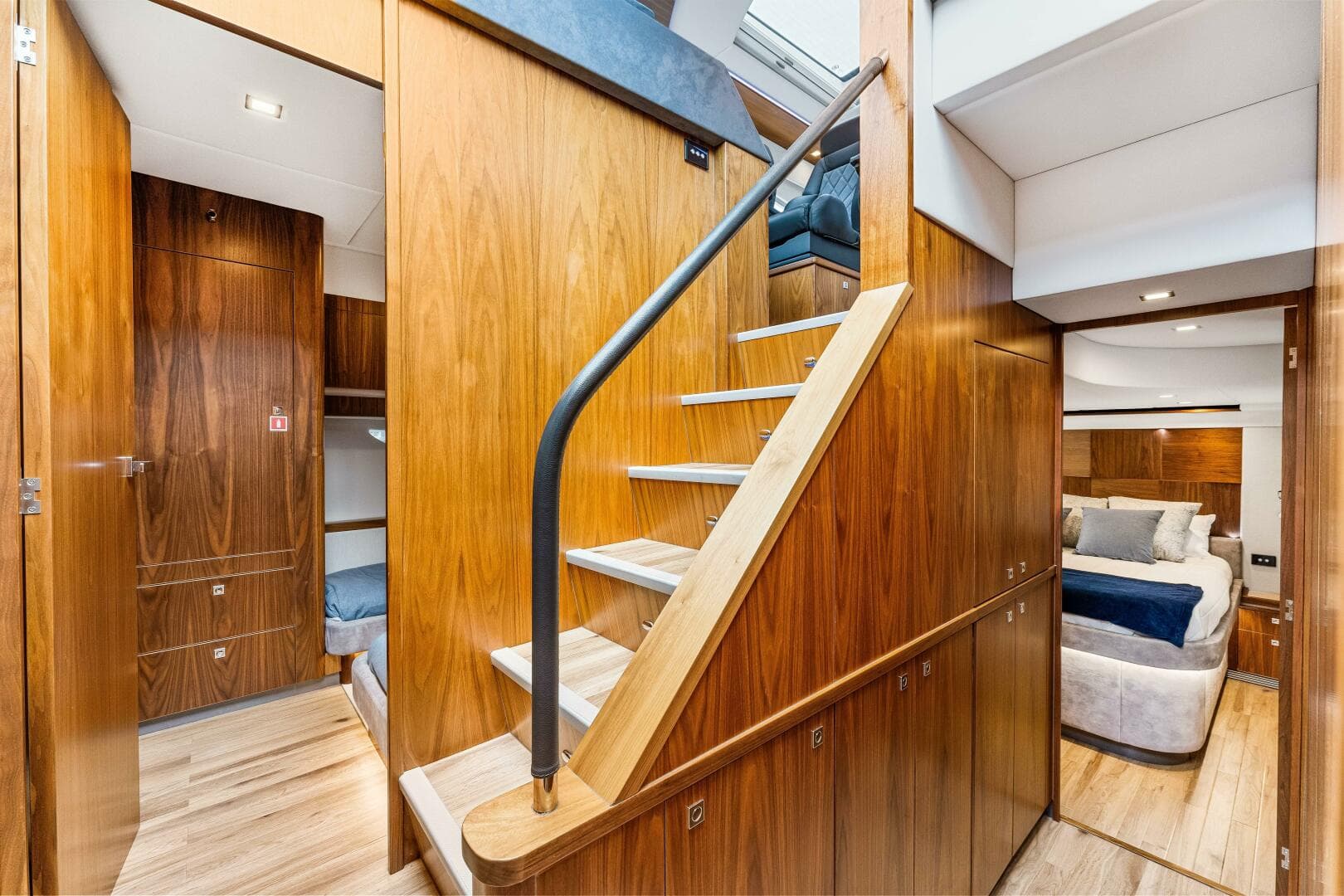 2022 Riviera 6000 Sport Yacht Platinum Edition — photo 21