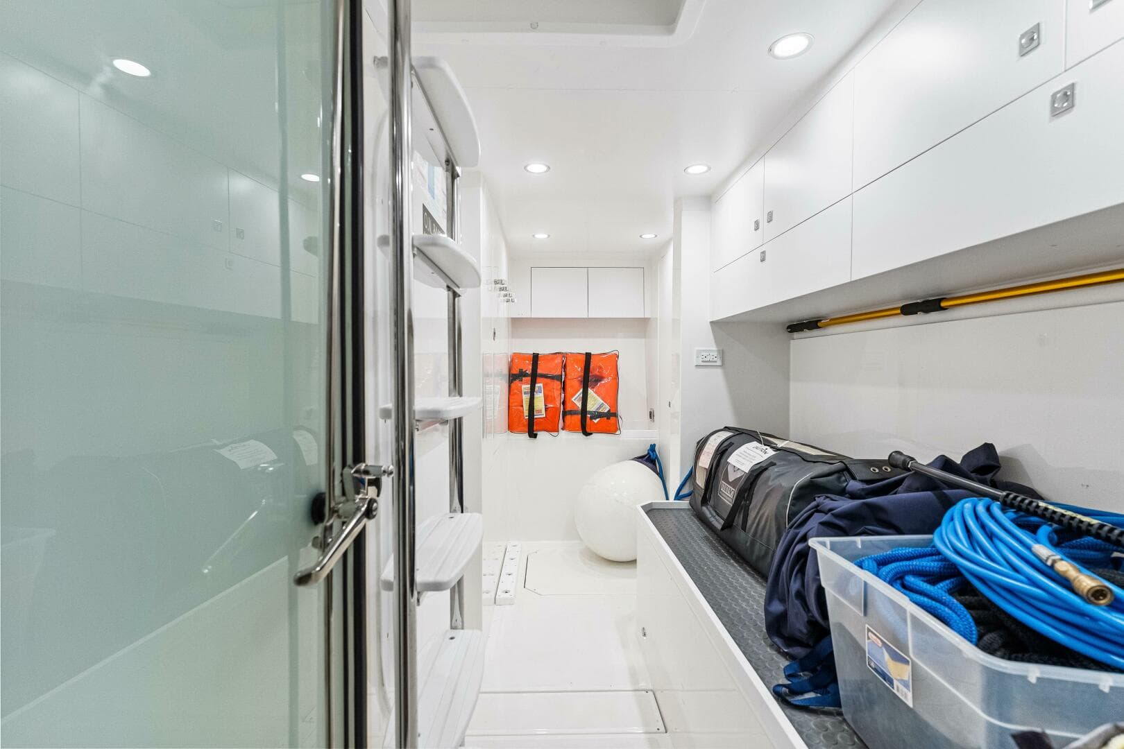 2022 Riviera 6000 Sport Yacht Platinum Edition — photo 37