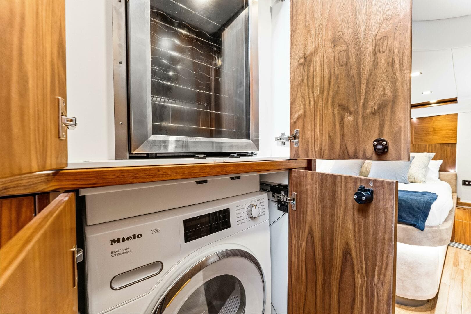 2022 Riviera 6000 Sport Yacht Platinum Edition — photo 36