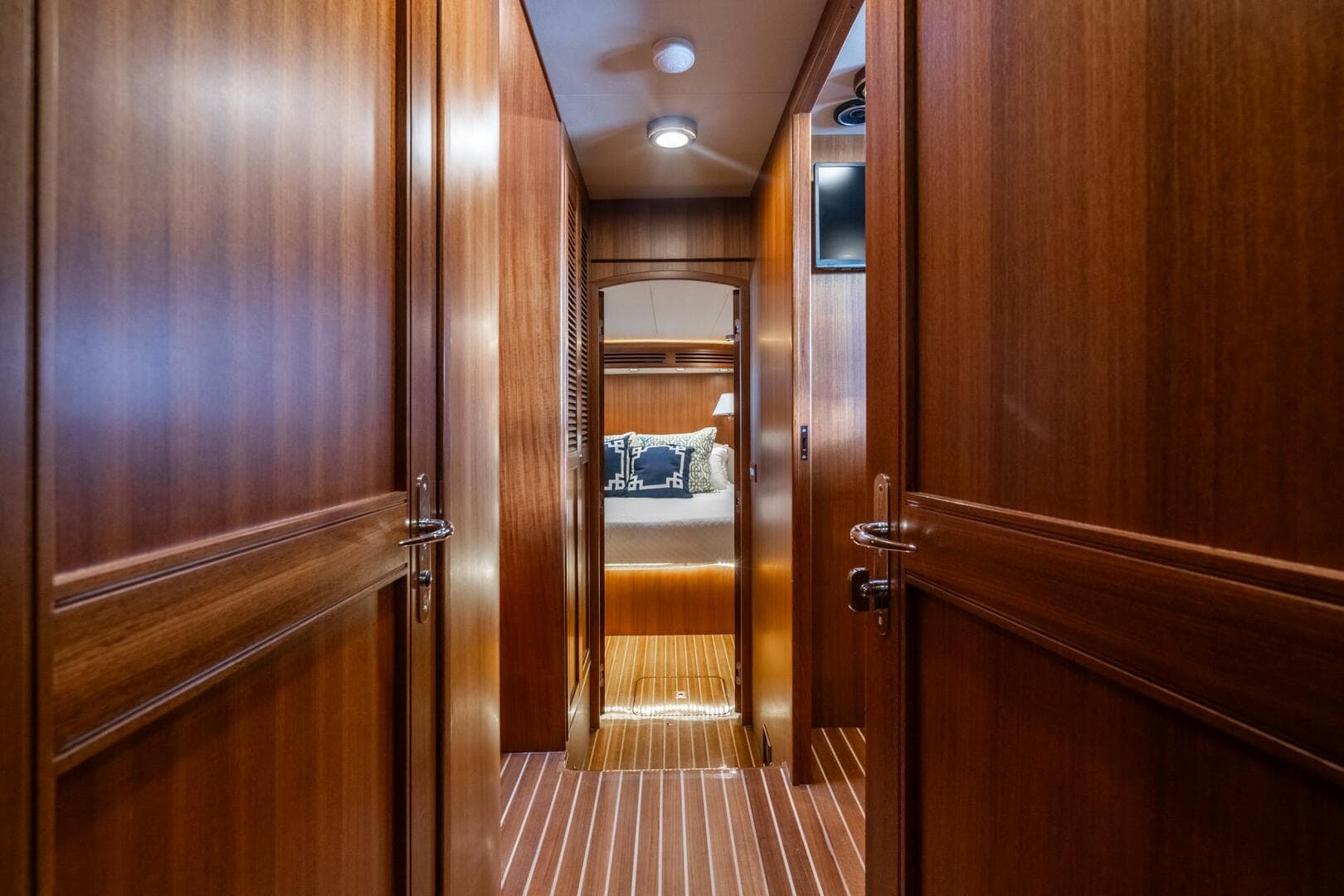 2011 Marlow 57 Explorer — photo 101