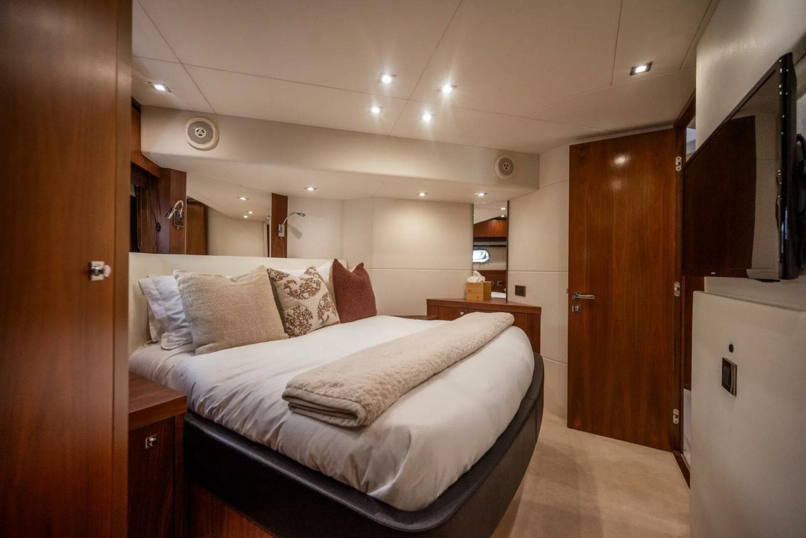 2015 Sunseeker 75 — photo 18