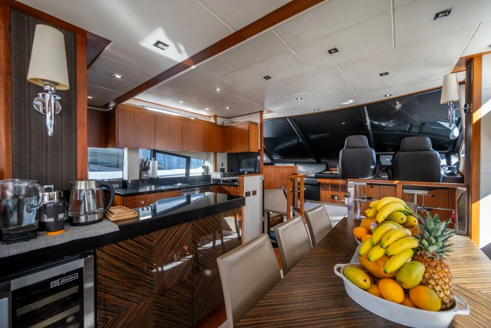 2015 Sunseeker 75 — photo 12