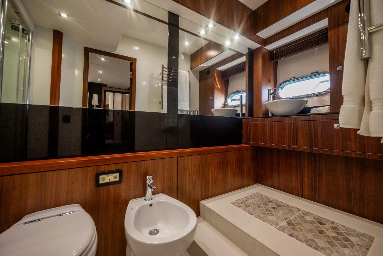 2015 Sunseeker 75 — photo 21