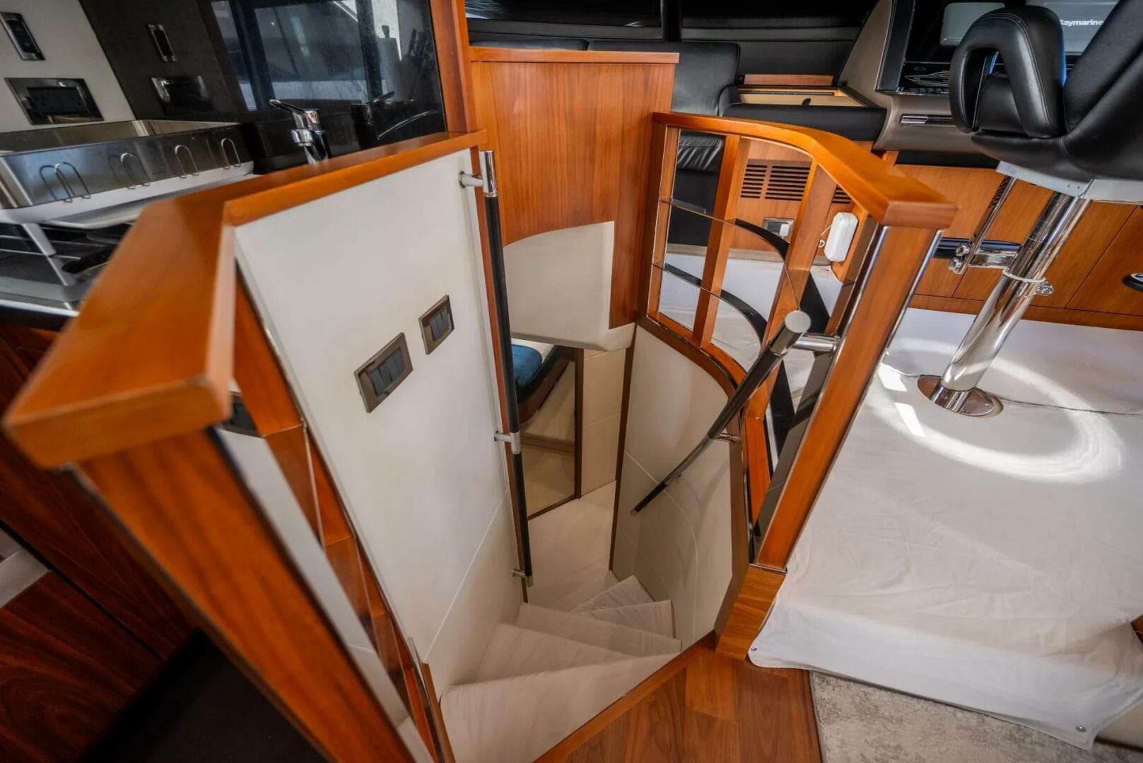 2015 Sunseeker 75 — photo 14