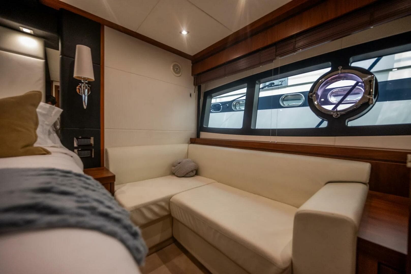 2015 Sunseeker 75 — photo 22